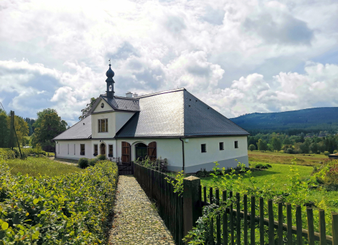 Z Křižánek do nejslavnější horácké huti v Českých Milovech