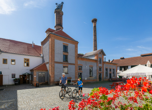 THE SURROUNDINGS OF JAROMĚŘICE NAD ROKYTNOU TO A CHATEAU AND BREWERY