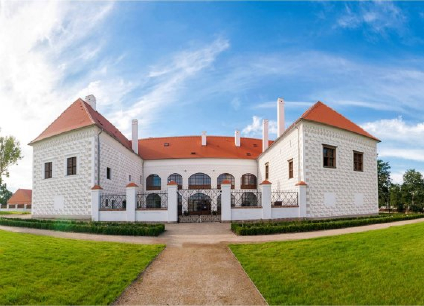 HOTEL ZÁMEK VALEČ