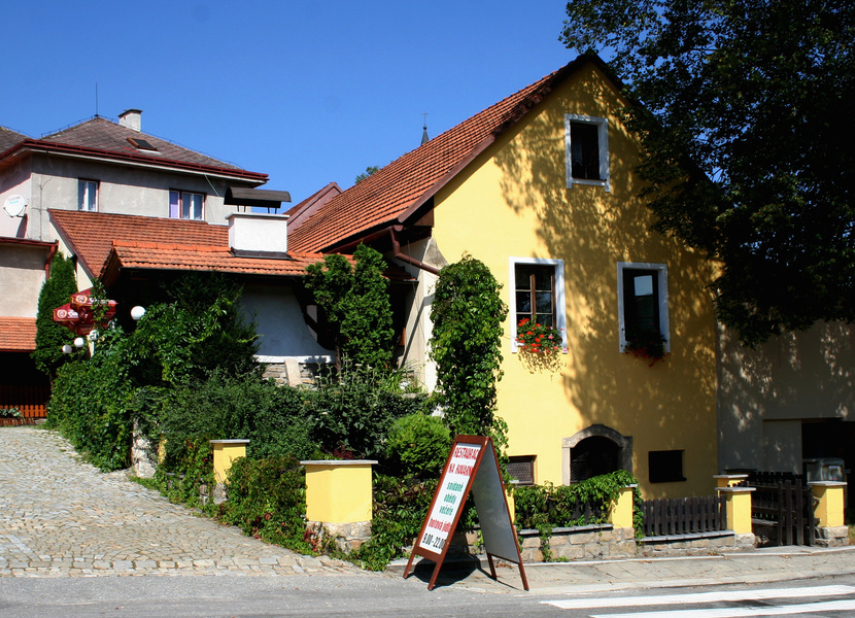 RESTAURACE NA KOVÁRNĚ MRÁKOTÍN