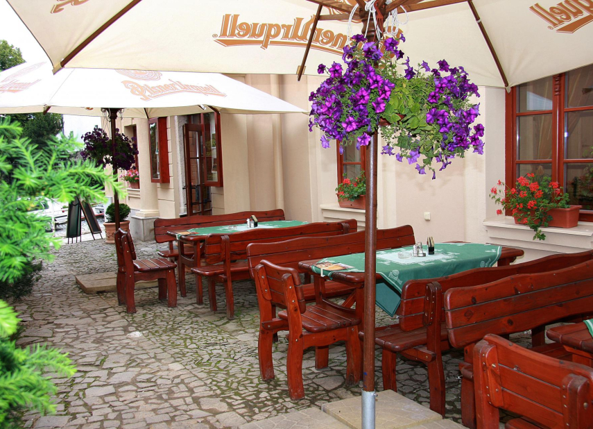 MAHLERŮV PENZION NA HRADBÁCH - RESTAURACE